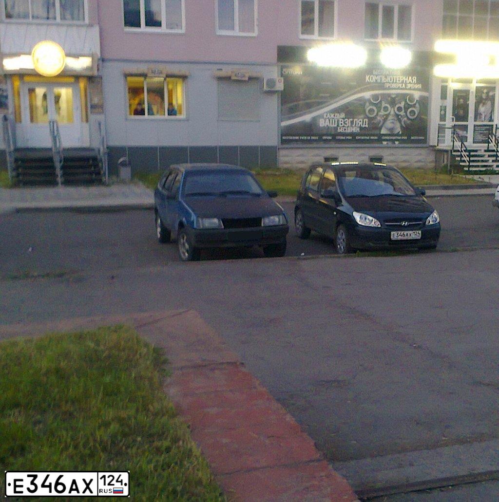 Фото автомобиля HYUNDAI  GETZ GL 1.4 MT, 2009 — госномер Е346АХ124. Цвет: ЧЕРНЫЙ
