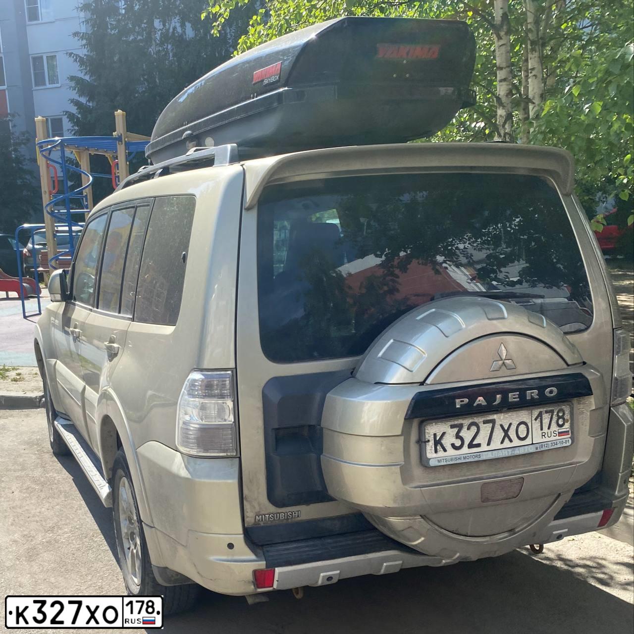 Фото автомобиля MITSUBISHI PAJERO, 2012 — госномер К327ХО178. Цвет: БЕЖЕВЫЙ