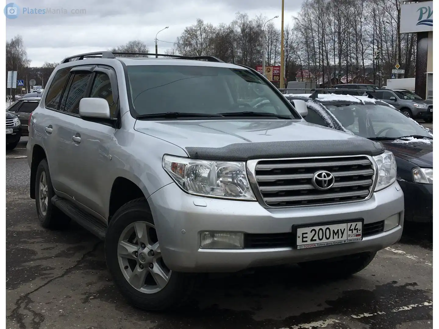 Фото автомобиля TOYOTA LANDCRUISER 200, 2009 — госномер Е200МУ44. Цвет: СЕРЕБРИСТЫЙ