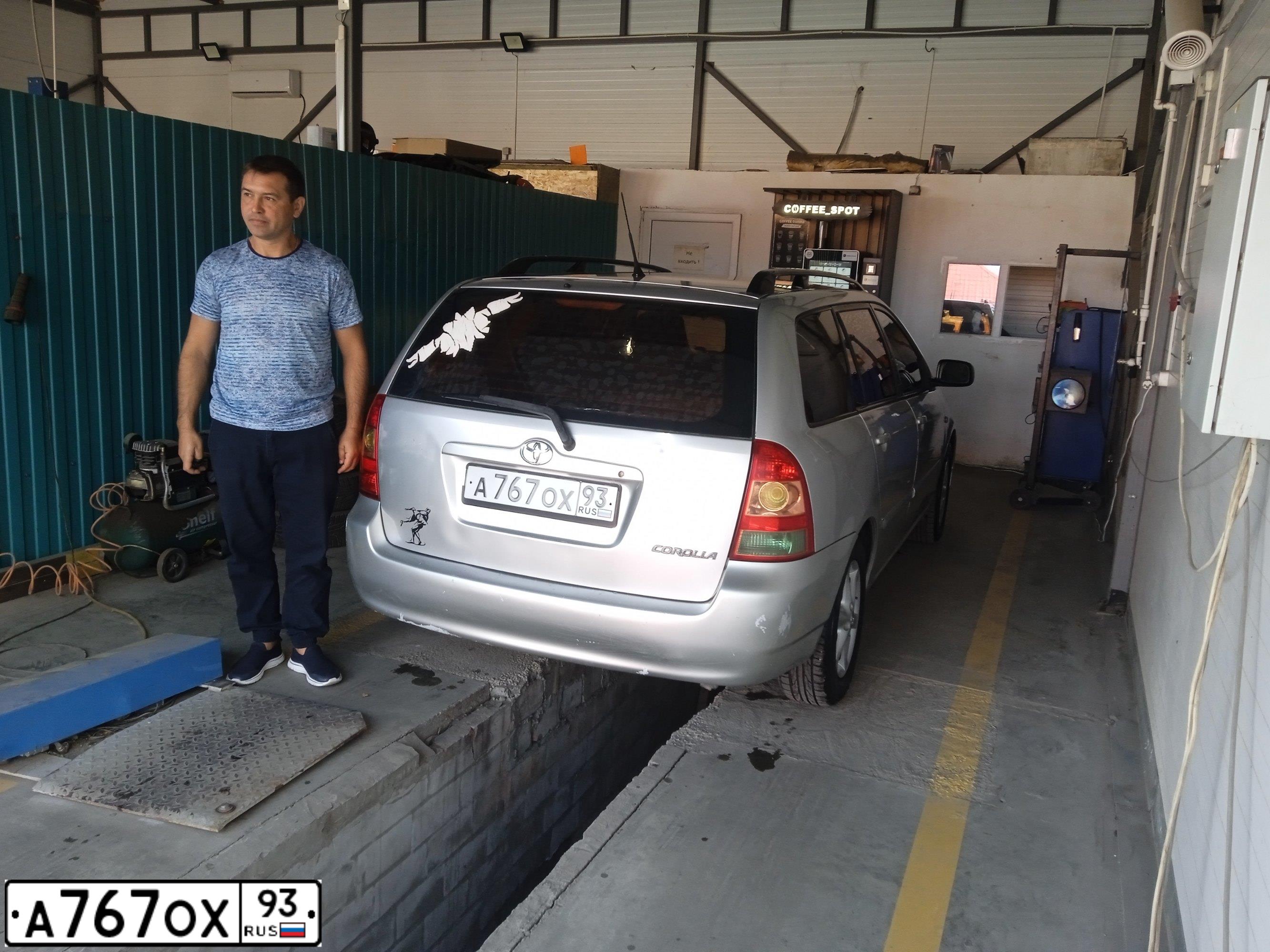 Фото автомобиля TOYOTA COROLLA, 2005 — госномер А767ОХ93. Цвет: СЕРЕБРИСТЫЙ