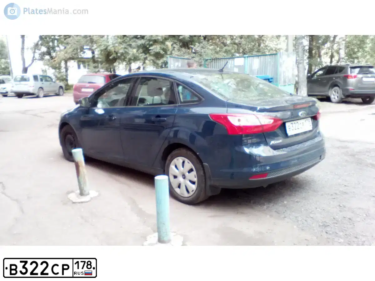 Фото автомобиля FORD FOCUS, 2013 — госномер В332СР178. Цвет: ТЕМНО-СИНИЙ