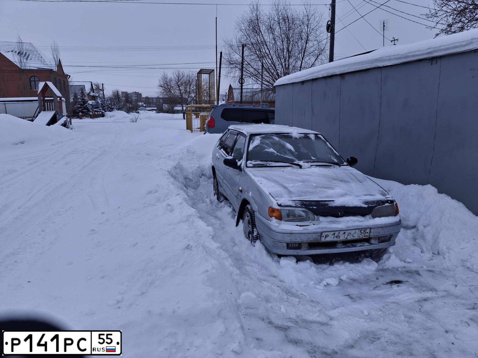 Фото автомобиля LADA 2114 SAMARA, 2002 — госномер Р141РС55. Цвет: СЕРЕБРИСТО-БЕЛЫЙ