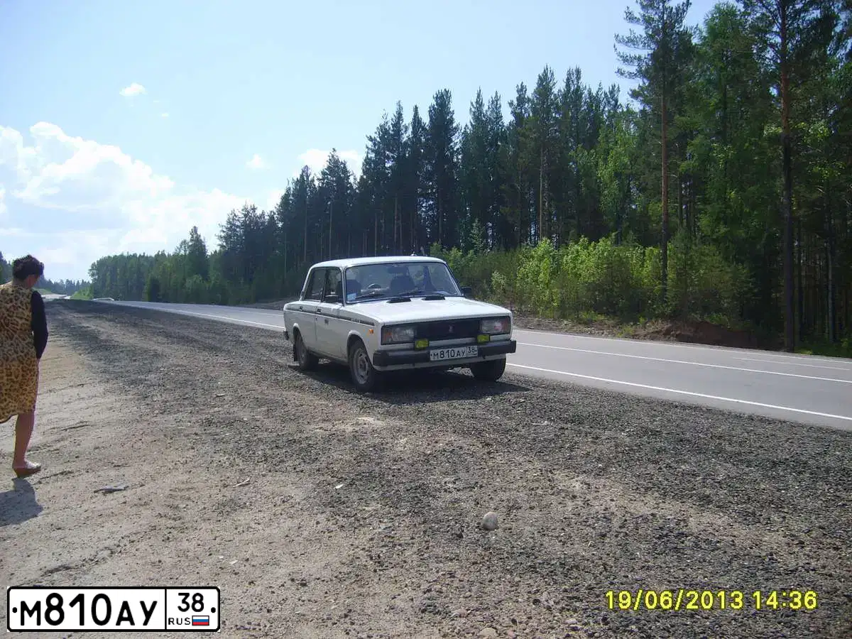 Фото автомобиля LADA 2105 LADA, 1993 — госномер М810АУ38. Цвет: Белый