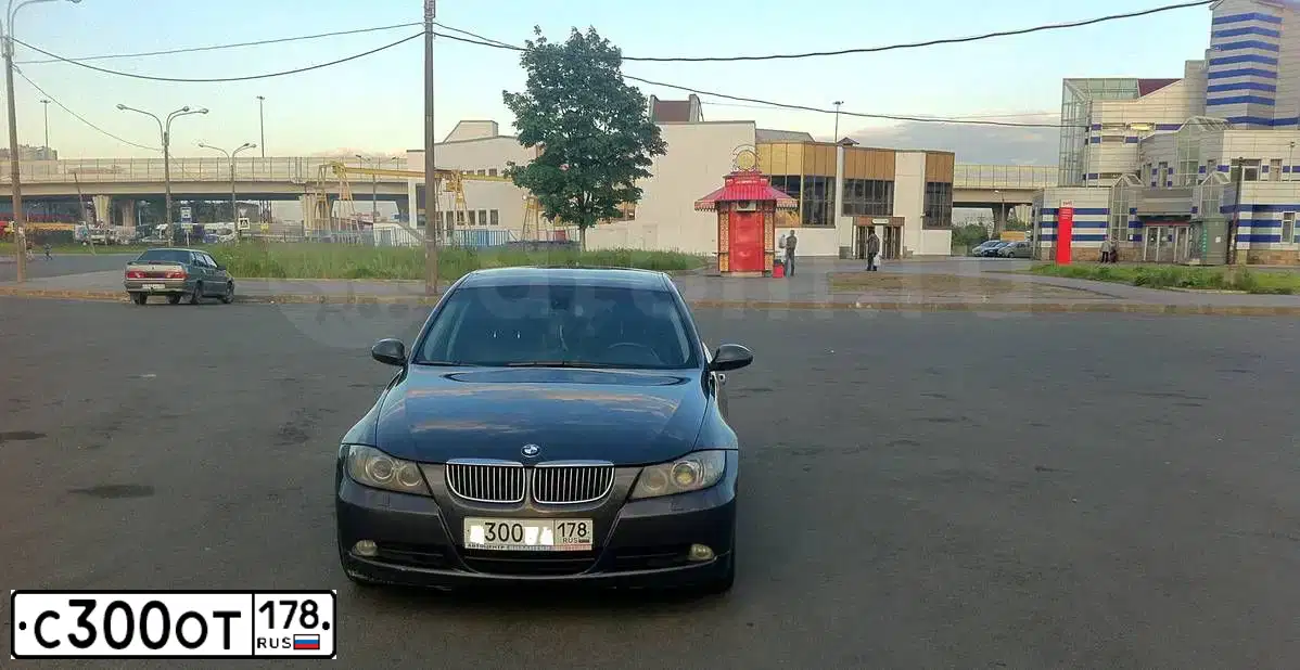 Фото автомобиля TOYOTA LANDCRUISER 200, 2012 — госномер В598АУ147. Цвет: ЧЕРНЫЙ