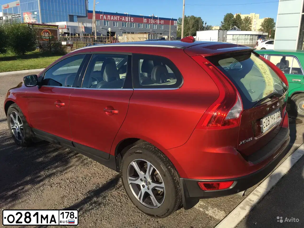 Фото автомобиля VOLVO XC60, 2013 — госномер О281МА178. Цвет: Красный
