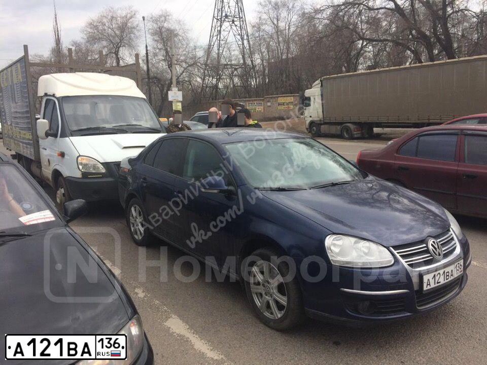 Фото автомобиля VOLKSWAGEN JETTA, 2008 — госномер А121ВА136. Цвет: Темно-синий