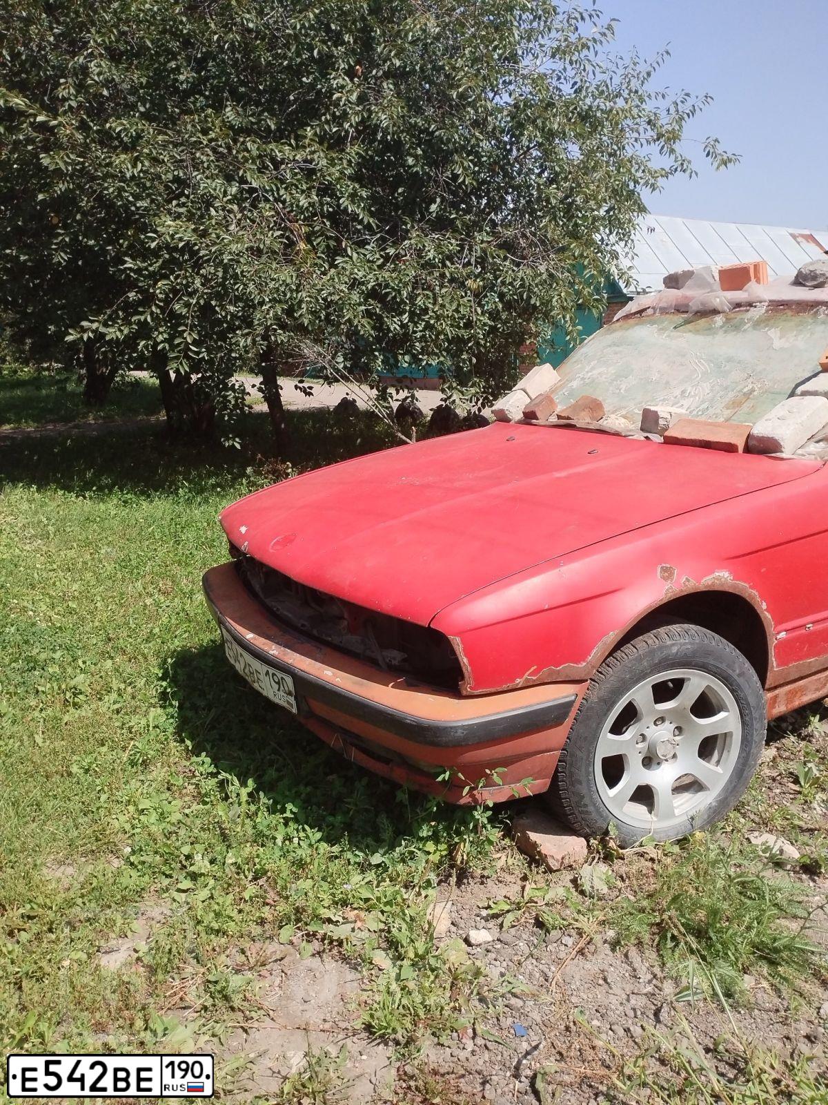 Фото автомобиля CHEVROLET TRAILBLAZER, 2006 — госномер Е542ВЕ190. Цвет: ЧЕРНЫЙ