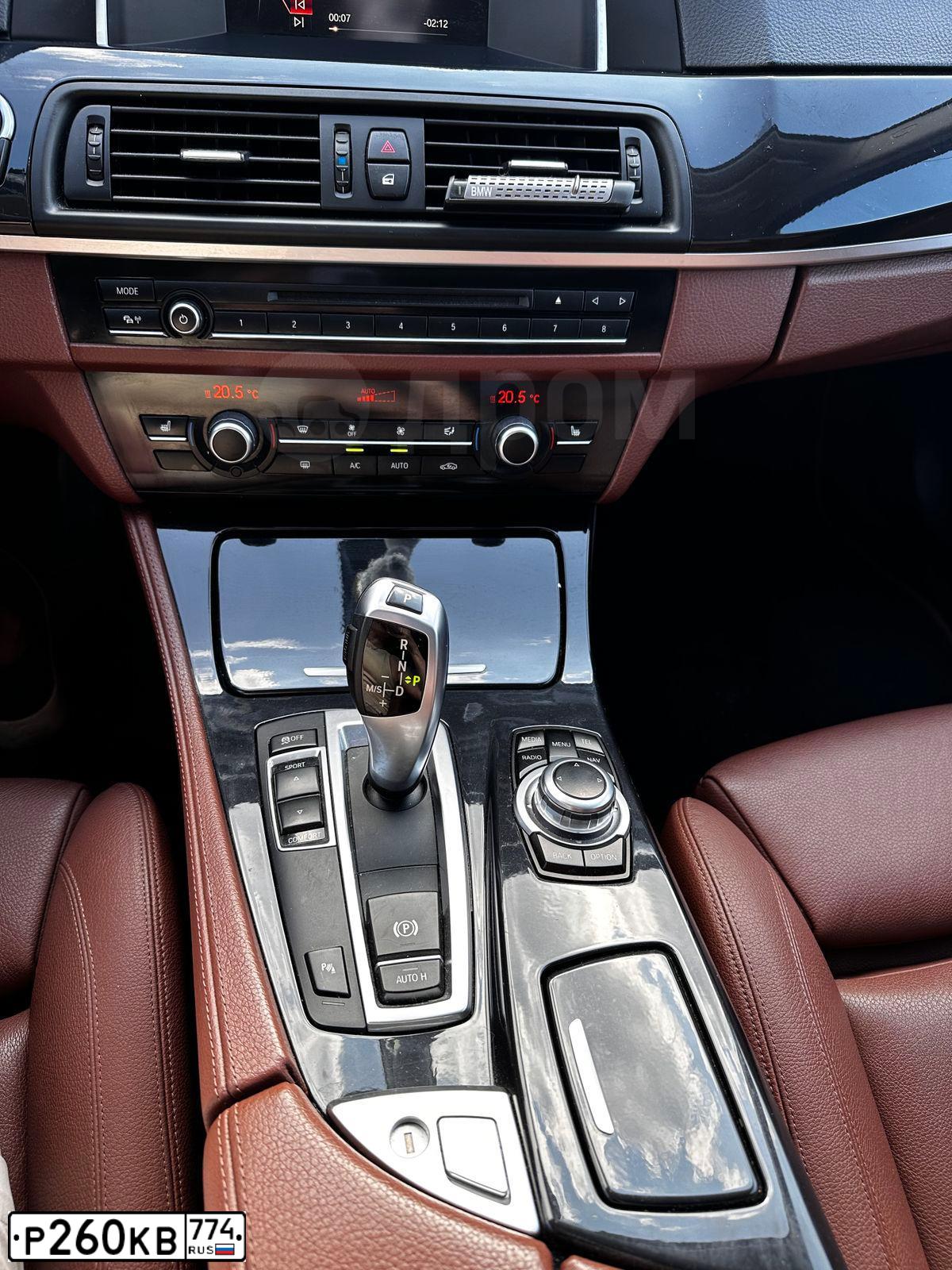 Фото автомобиля BMW SERIE 5, 2015 — госномер Р700ТВ174. Цвет: Белый