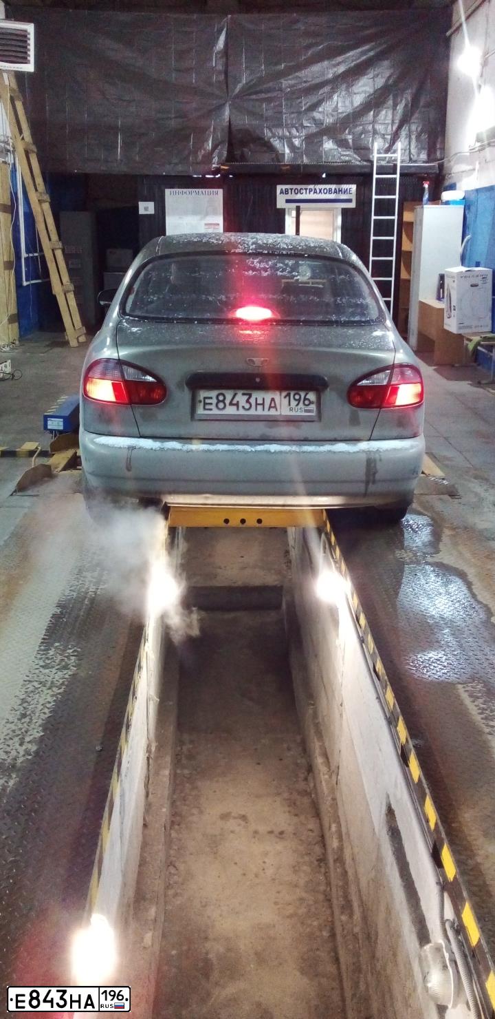 Фото автомобиля DAEWOO LANOS, 2007 — госномер Е843НА196. Цвет: ЗЕЛЕНЫЙ