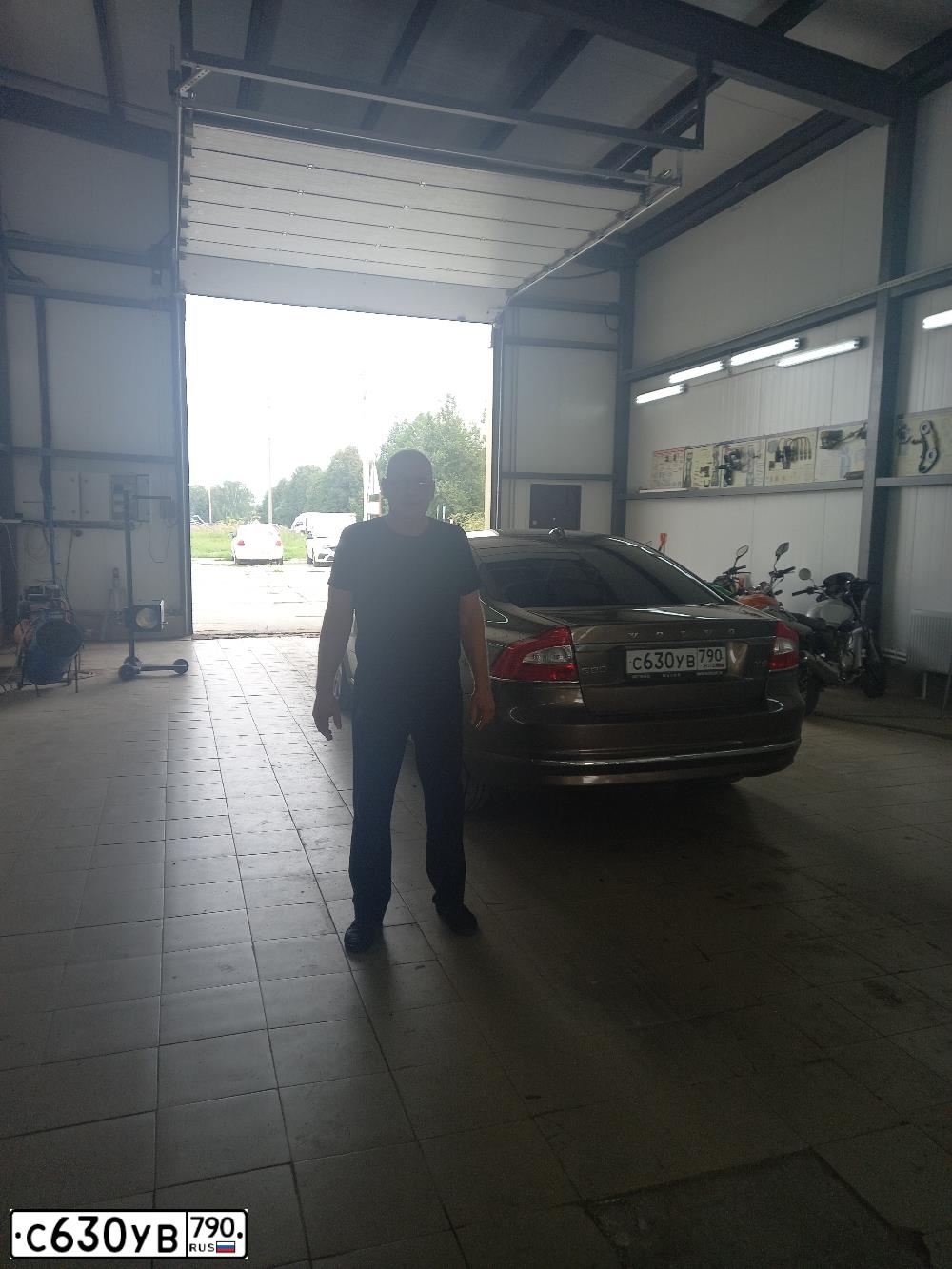 Фото автомобиля VOLVO S80, 2014 — госномер С630УВ790. Цвет: СЕРО-БРОНЗОВЫЙ