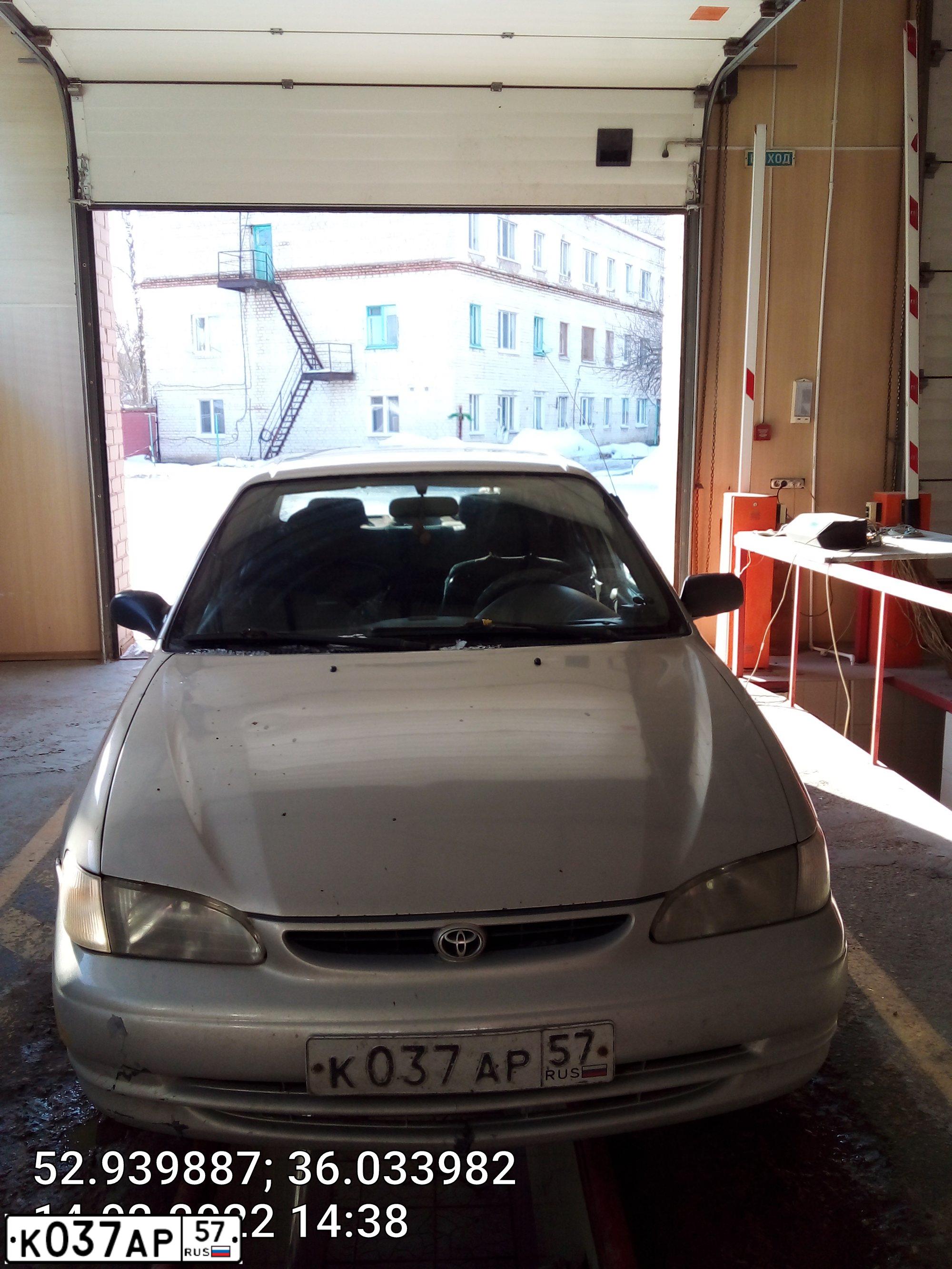 Фото автомобиля TOYOTA COROLLA, 2000 — госномер К037АР57. Цвет: БЕЛЫЙ-СЕРЕБРИСТЫЙ