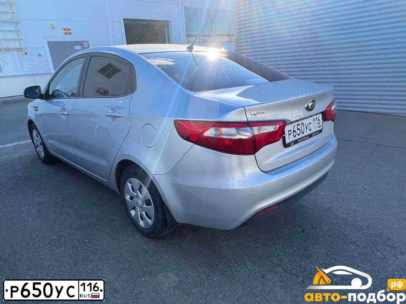 Фото автомобиля KIA RIO, 2013 — госномер Р650УС116. Цвет: Серебристый