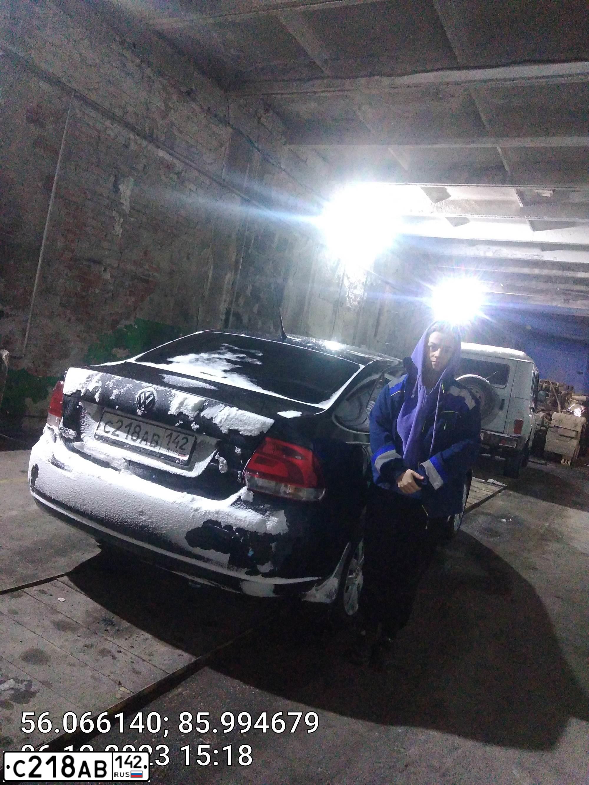 Фото автомобиля VOLKSWAGEN POLO, 2011 — госномер К967НТ142. Цвет: ЧЕРНЫЙ