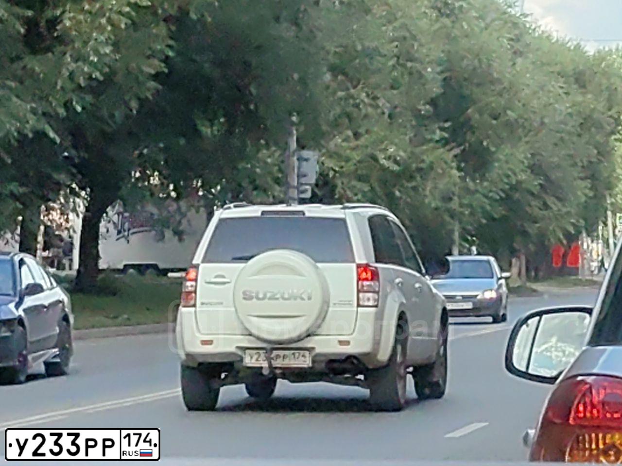 Фото автомобиля RENAULT MEGANE, 1999 — госномер Х009НЕ174. Цвет: СЕРО-БЕЛЫЙ
