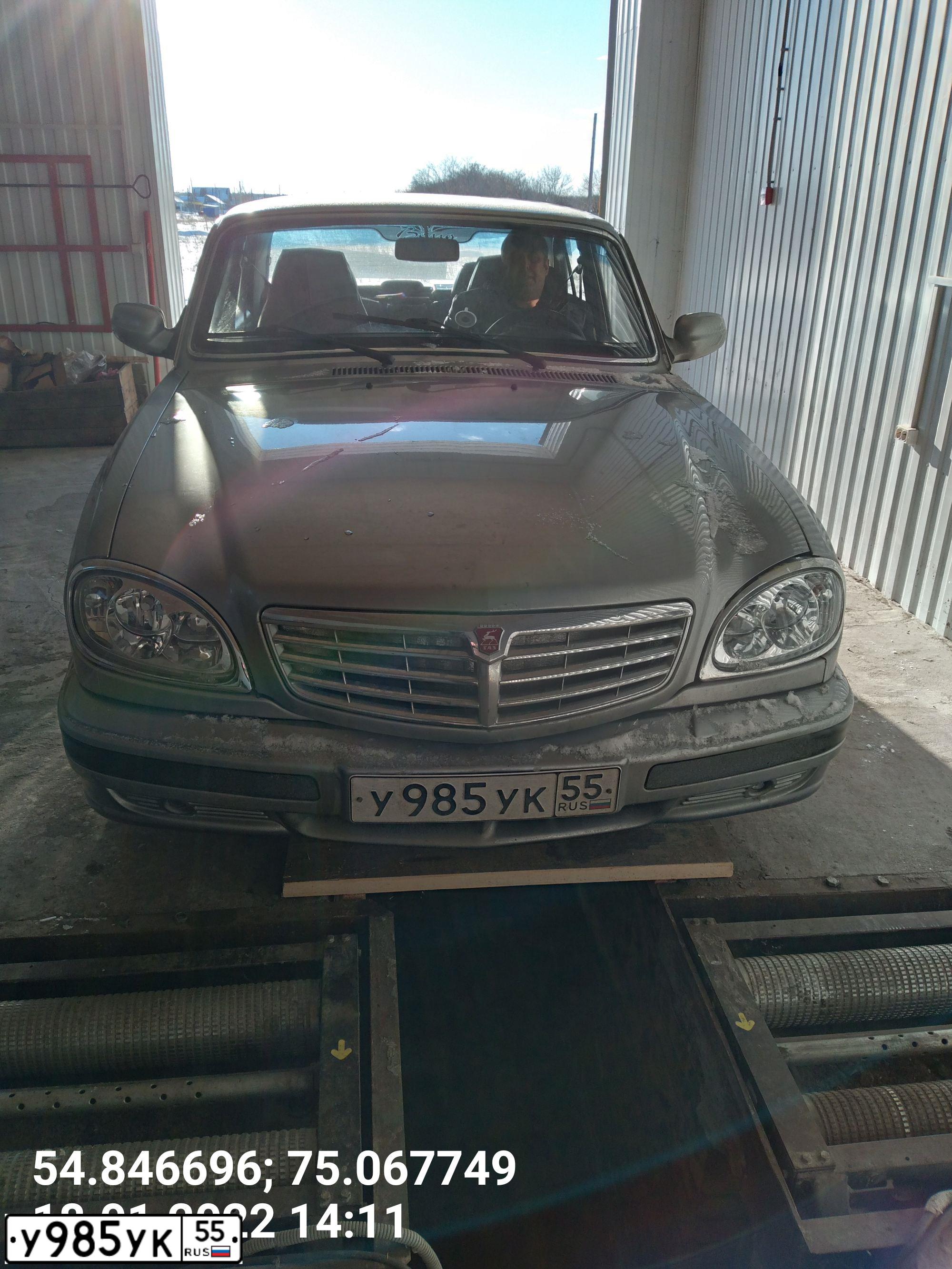 Фото автомобиля GAZ 3110 WOLGA, 2004 — госномер У985УК55. Цвет: СЕРЫЙ