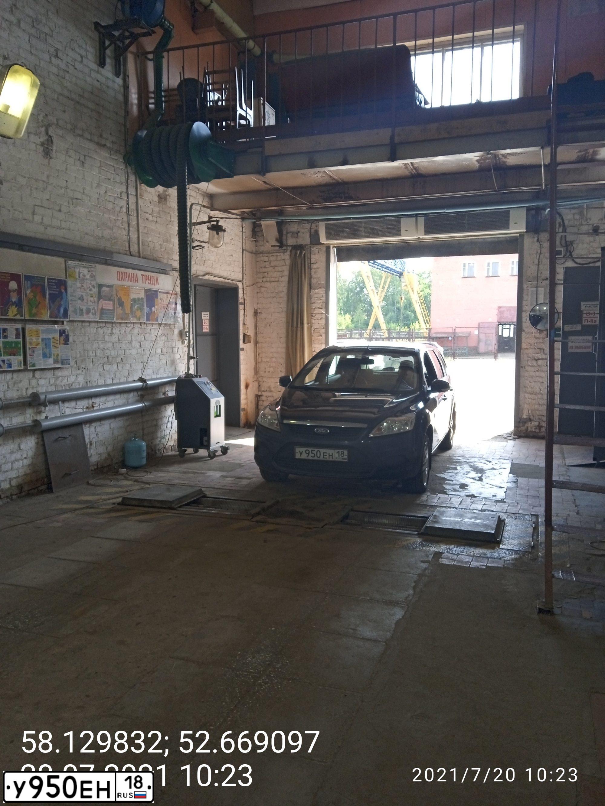 Фото автомобиля FORD FOCUS, 2008 — госномер У886ХТ18. Цвет: темно-серый