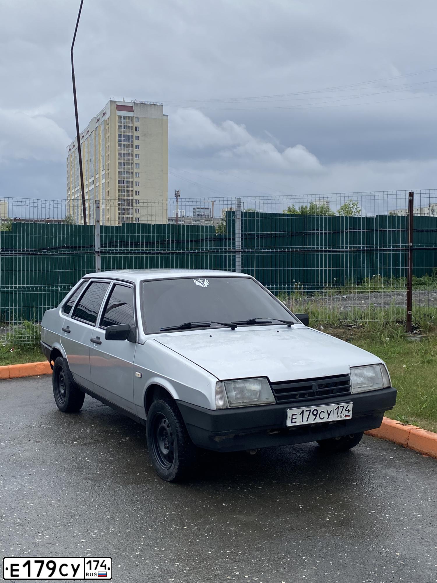 Фото автомобиля LADA 2109 SAMARA, 1997 — госномер Е179СУ174. Цвет: Серебристый