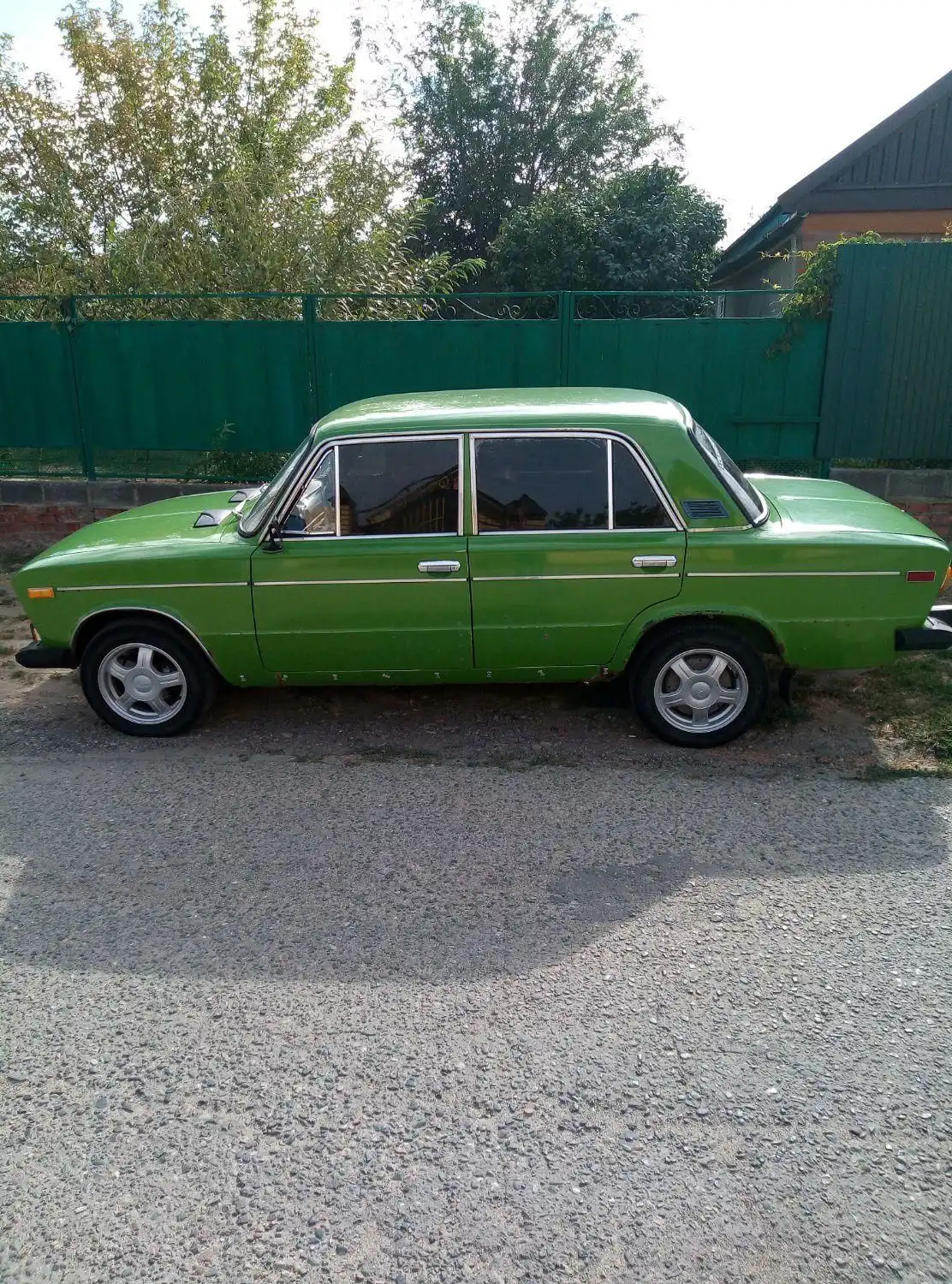 Фото автомобиля LADA 2106, 1983 — госномер Н080ХУ126. Цвет: ЗЕЛЕНЫЙ