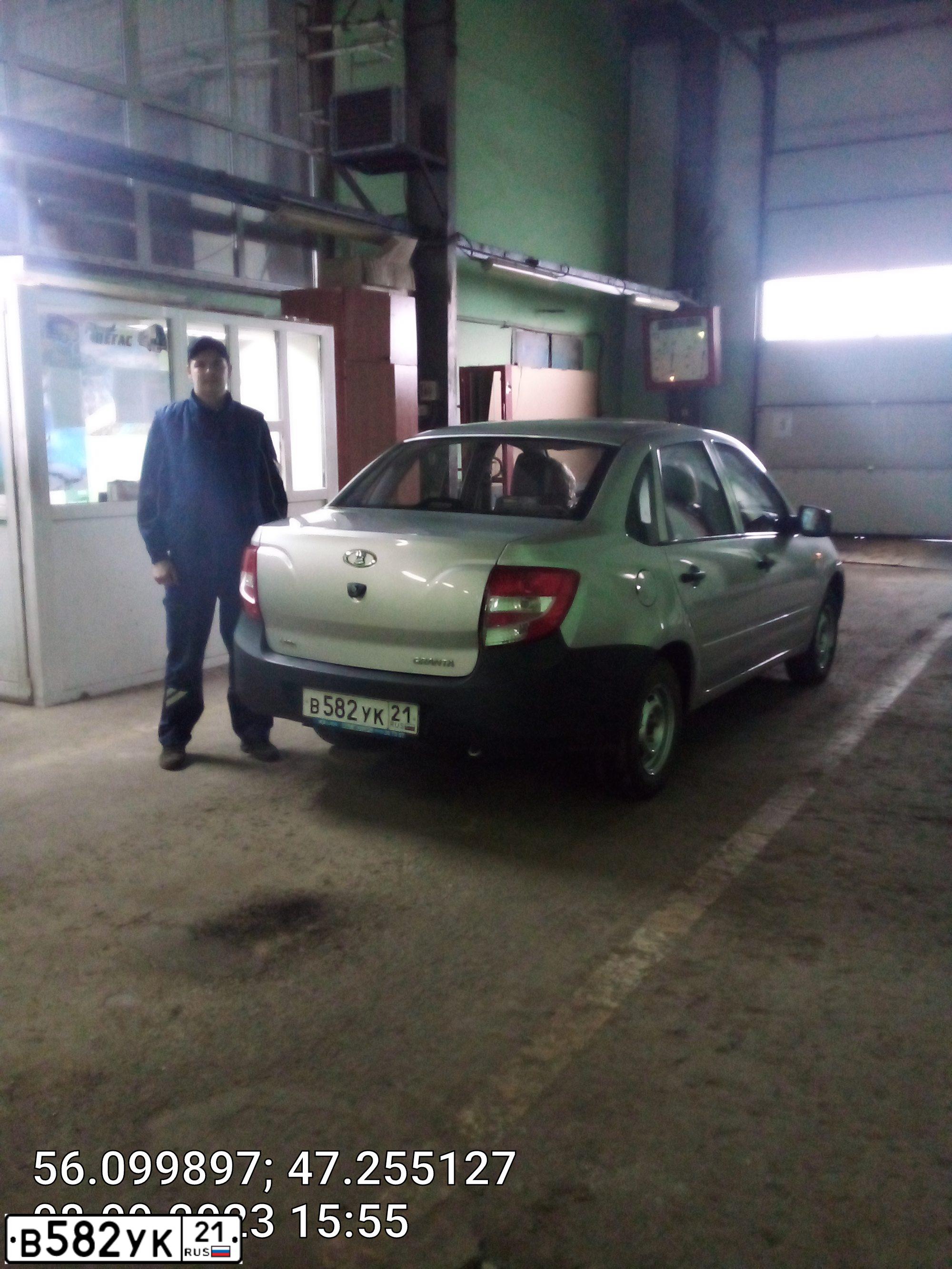 Фото автомобиля LADA 2190 GRANTA, 2013 — госномер В582УК21. Цвет: СЕРЕБРИСТЫЙ