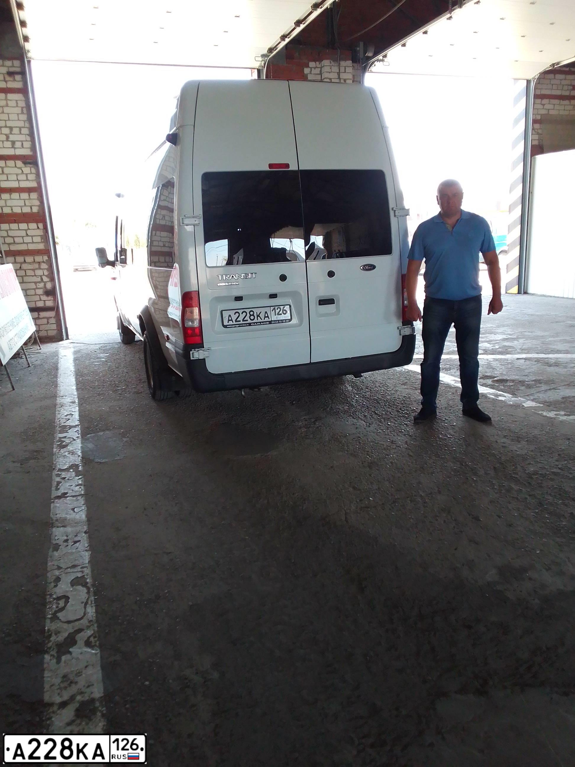 Фото автомобиля FORD TRANSIT, 2013 — госномер А228КА126. Цвет: БЕЛЫЙ