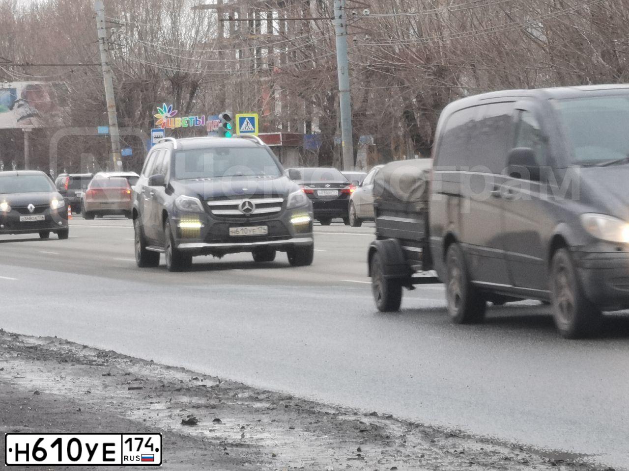 Фото автомобиля MERCEDES GL-KLASSE, 2014 — госномер А753АА96. Цвет: синий