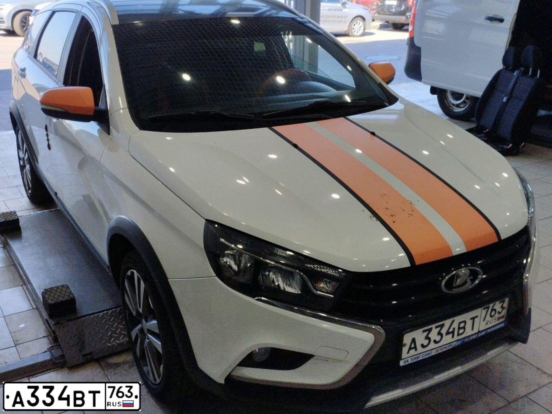 Фото автомобиля LADA VESTA, 2018 — госномер У948ТА60. Цвет: БЕЛЫЙ