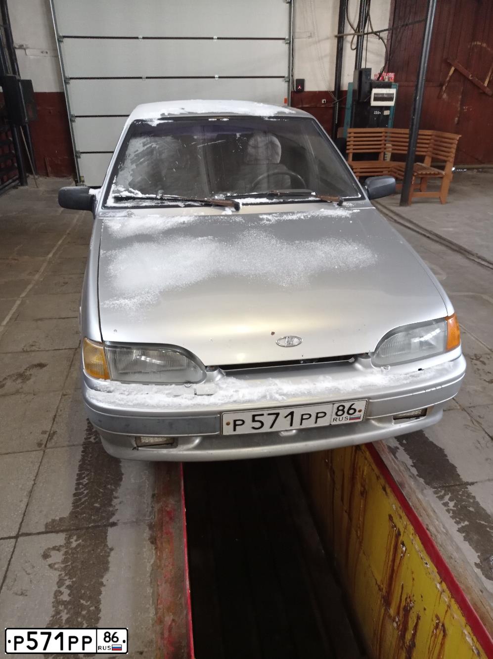 Фото автомобиля LADA 2115, 2001 — госномер Т200ЕО196. Цвет: СВЕТЛО-СЕРЕБРИСТЫЙ МЕТАЛЛ