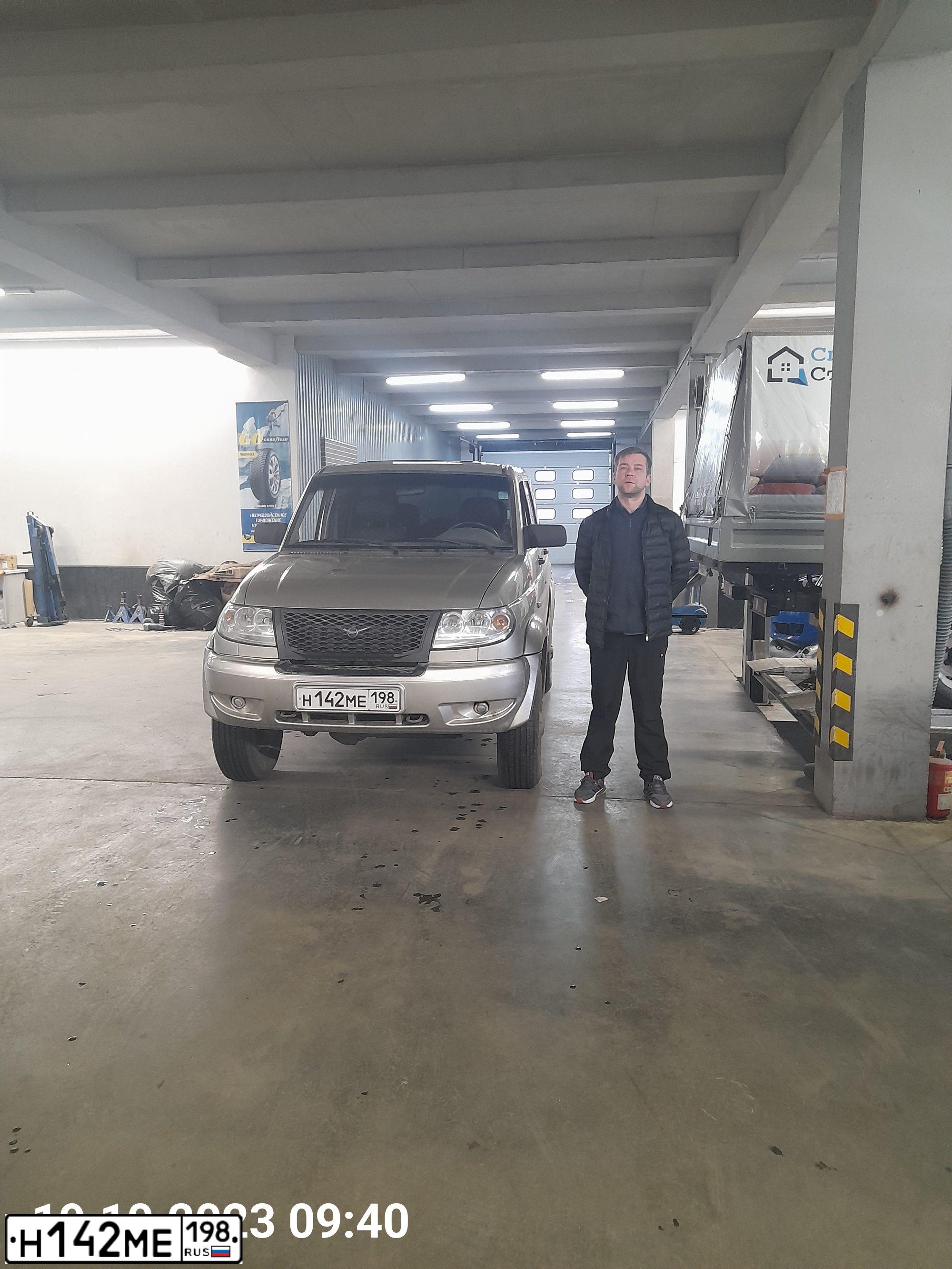 Фото автомобиля UAZ PATRIOT, 2011 — госномер У190ТК43. Цвет: Серебристо-желтый металлик