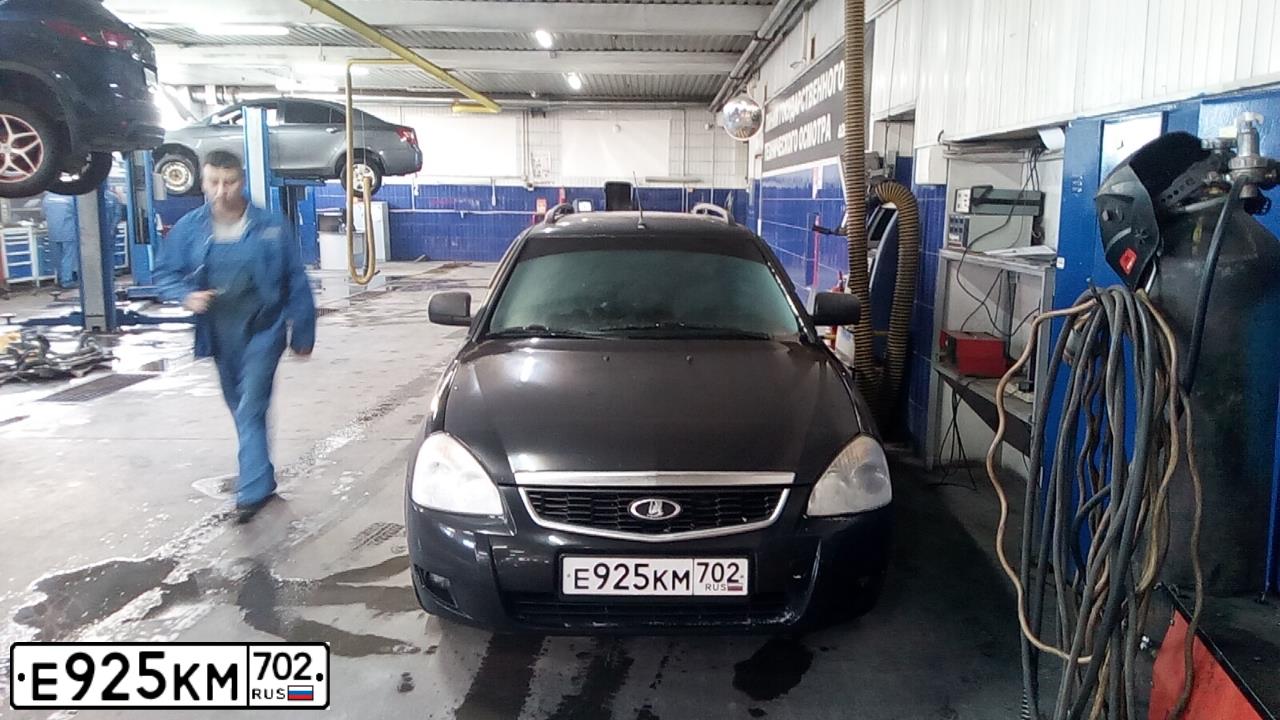 Фото автомобиля LADA 2171 PRIORA, 2013 — госномер О993СУ790. Цвет: Сине-Черный