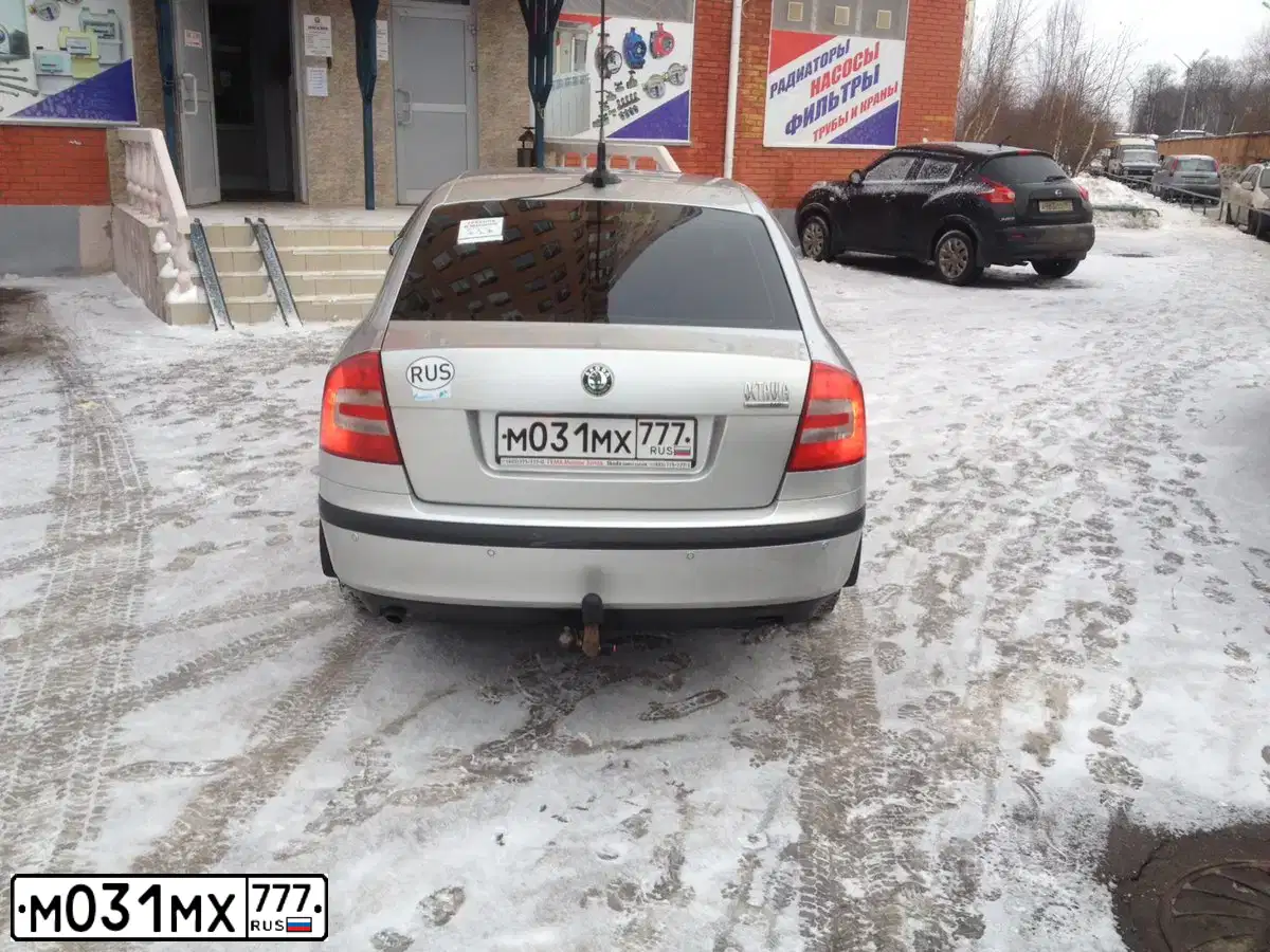 Фото автомобиля SKODA OCTAVIA, 2006 — госномер С717ОА177. Цвет: СЕРЫЙ