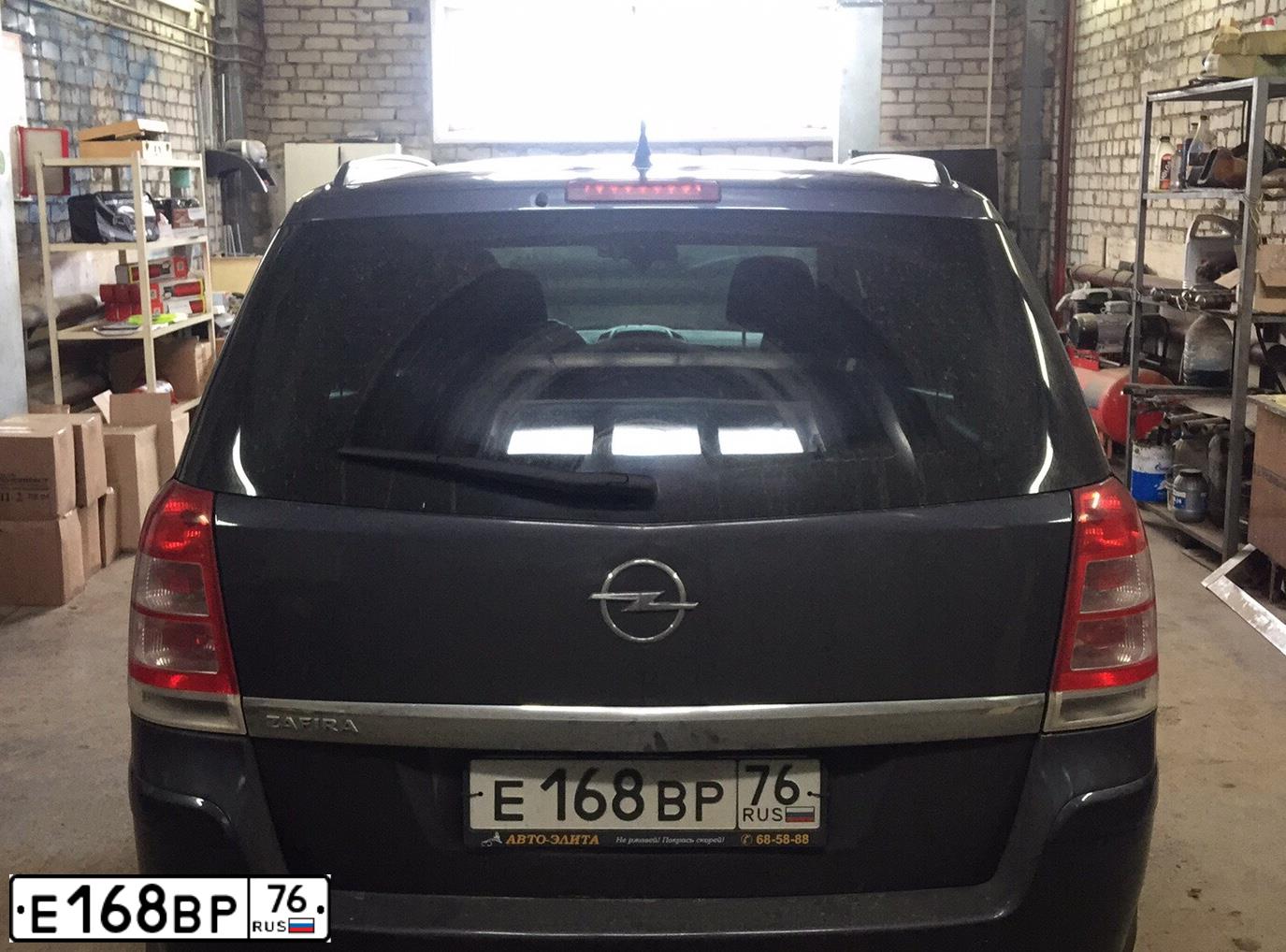Фото автомобиля OPEL ZAFIRA, 2007 — госномер Е168ВР76. Цвет: ТЕМНО-СЕРЫЙ