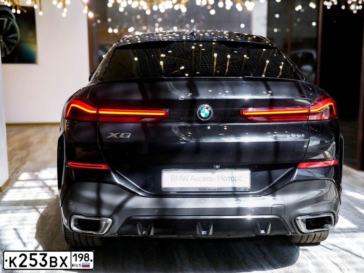 Фото автомобиля BMW X6, 2020 — госномер В001КА252. Цвет: ЧЕРНЫЙ