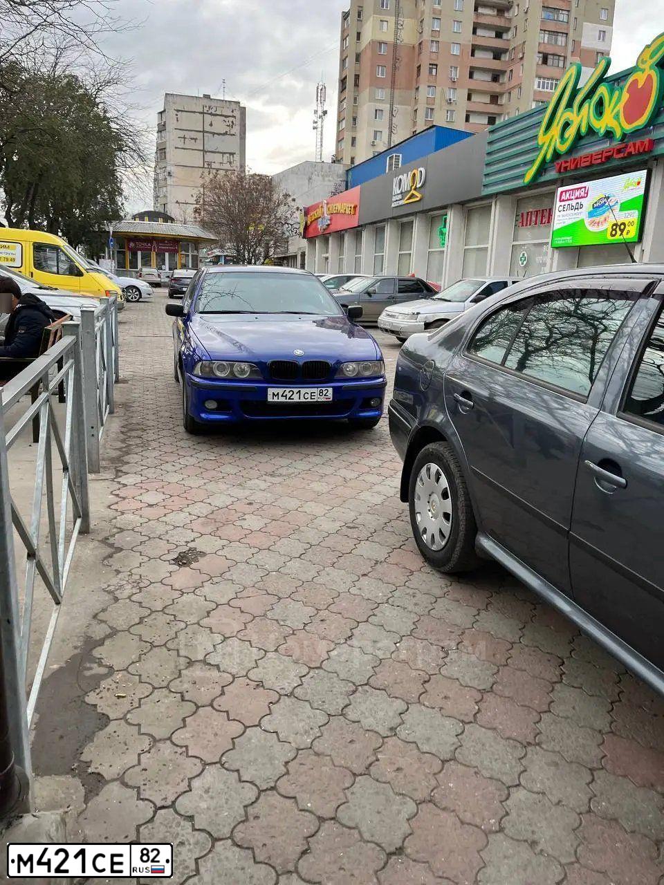 Фото автомобиля BMW SERIE 5, 2001 — госномер М421СЕ82. Цвет: синий