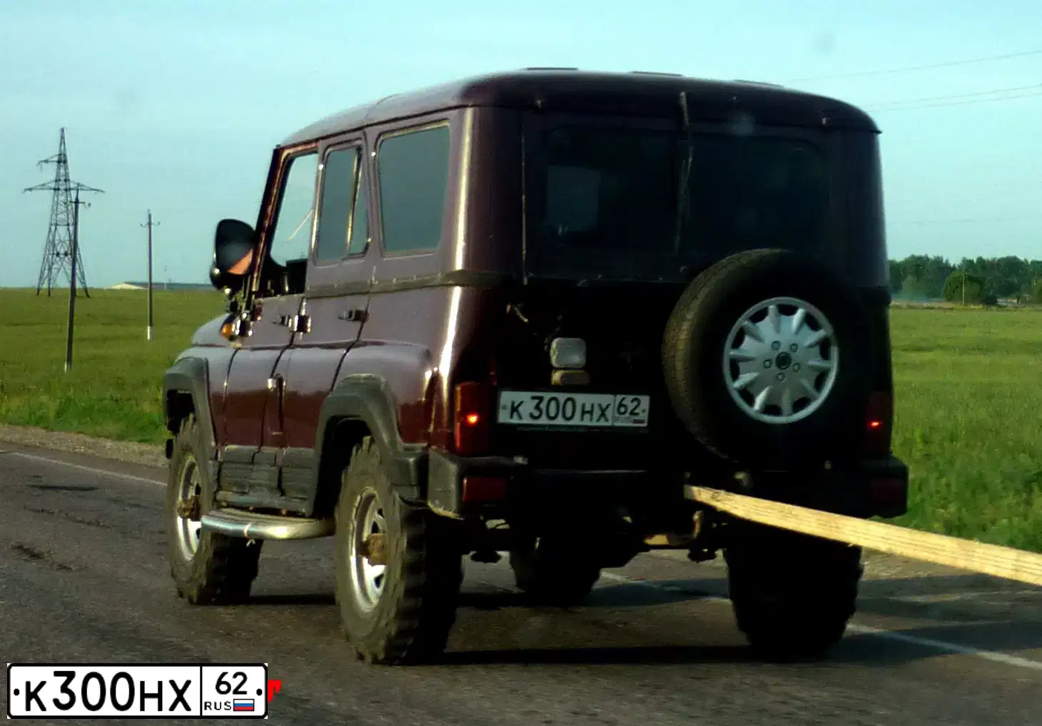 Фото автомобиля UAZ 3151 / HUNTER, 1994 — госномер К300НХ62. Цвет: ВИШНЕВЫЙ