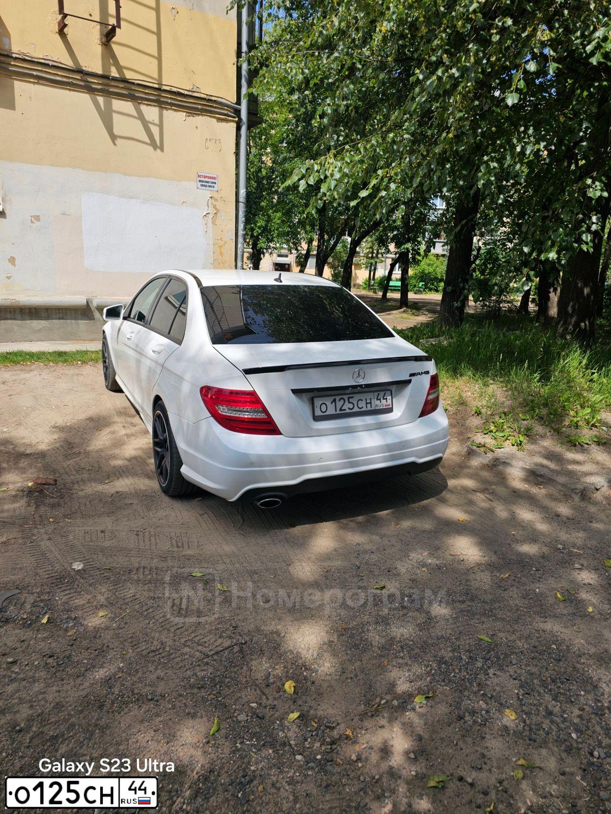 Фото автомобиля MERCEDES C-KLASSE, 2013 — госномер О125СН44. Цвет: Белый
