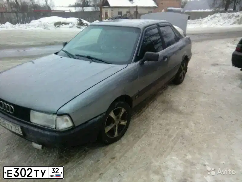 Фото автомобиля AUDI 80, 1989 — госномер Е302ТУ32. Цвет: Серый