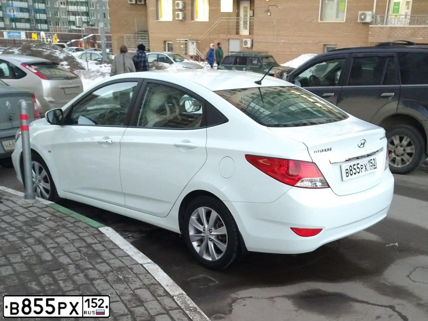 Фото автомобиля HYUNDAI SOLARIS, 2011 — госномер В855РХ152. Цвет: БЕЛЫЙ
