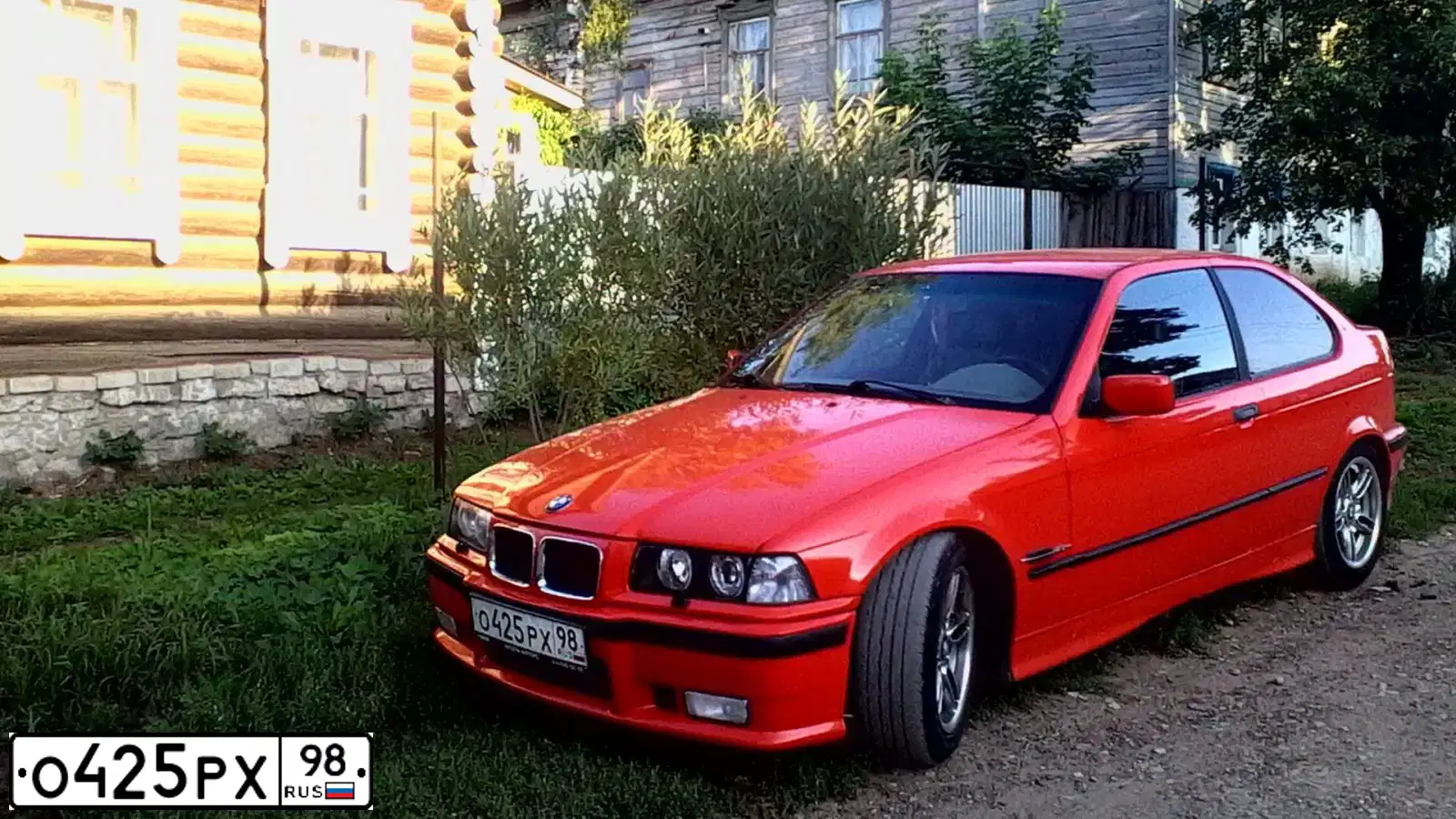 Фото автомобиля BMW SERIE 3, 1997 — госномер О425РХ98. Цвет: КРАСНЫЙ