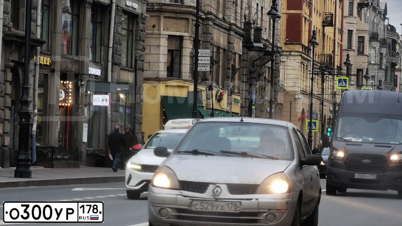 Фото автомобиля RENAULT MASTER, 2013 — госномер О348УУ33. Цвет: Белый