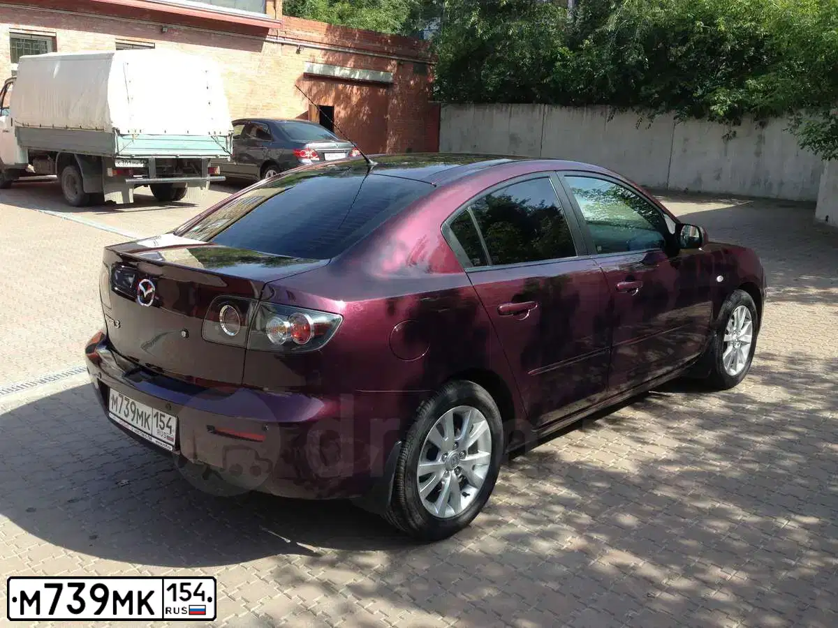 Фото автомобиля MAZDA 3, 2007 — госномер М739МК154. Цвет: ТЕМНО ВИШНЕВЫЙ
