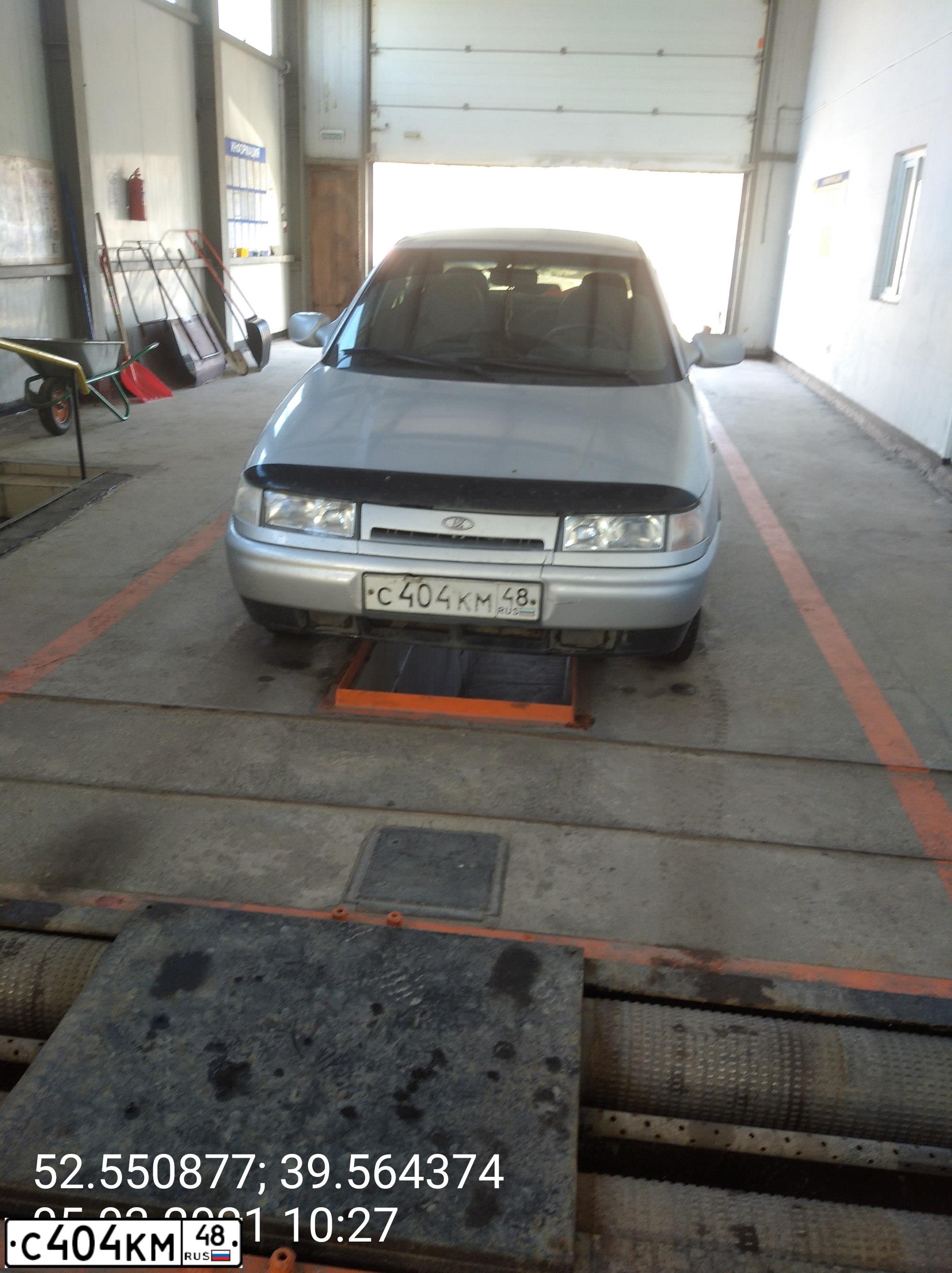 Фото автомобиля LADA 2110, 2004 — госномер С404КМ48. Цвет: СВ.СЕРЕБ.МЕТАЛЛ