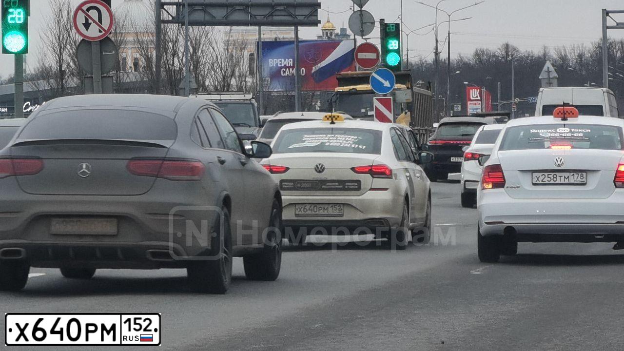 Фото автомобиля VOLKSWAGEN POLO, 2021 — госномер Х640РМ152. Цвет: Белый