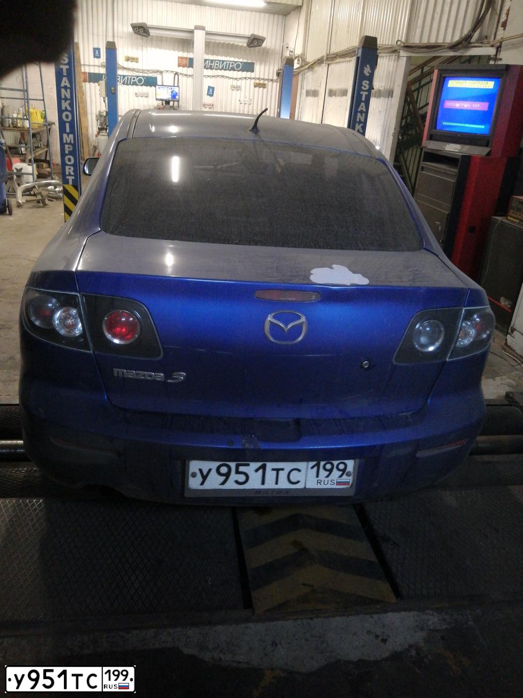 Фото автомобиля MAZDA 3, 2006 — госномер У951ТС199. Цвет: СИНИЙ
