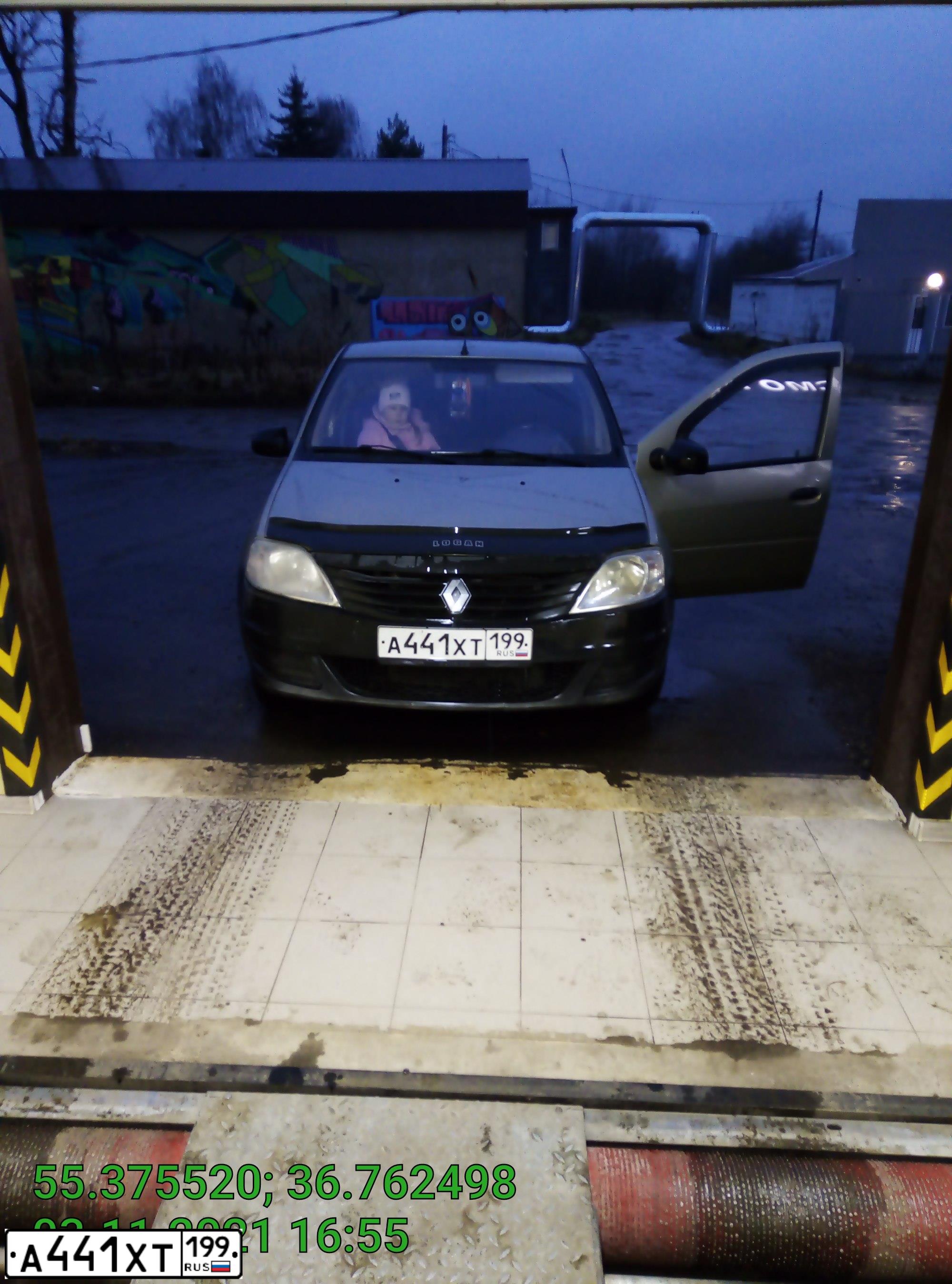 Фото автомобиля RENAULT LOGAN, 2010 — госномер А441ХТ199. Цвет: БЕЖЕВЫЙ