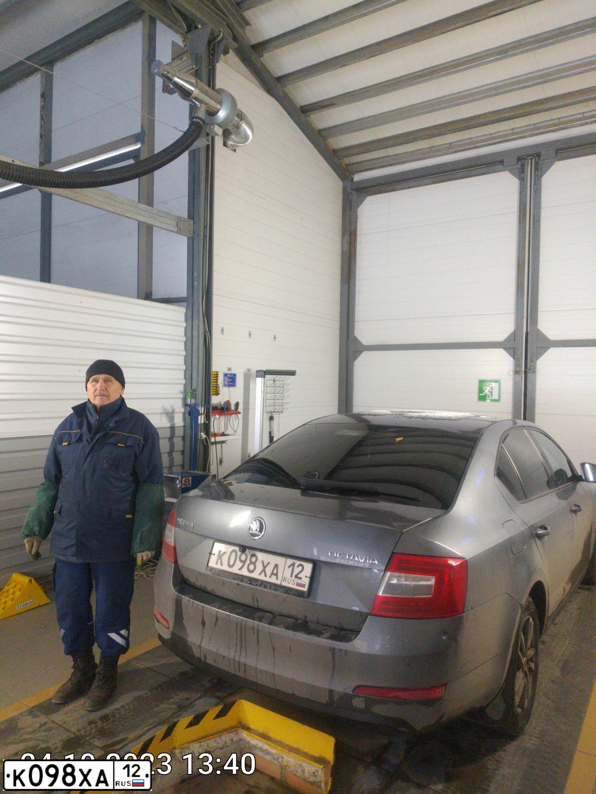 Фото автомобиля SKODA OCTAVIA, 2014 — госномер К098ХА12. Цвет: ТЕМНО-СЕРЫЙ