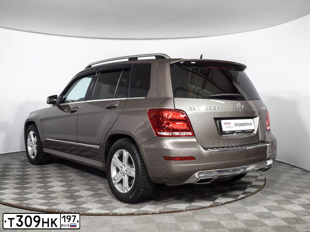 Фото автомобиля MERCEDES-BENZ C180, 2011 — госномер А833КК15. Цвет: ЧЕРНЫЙ