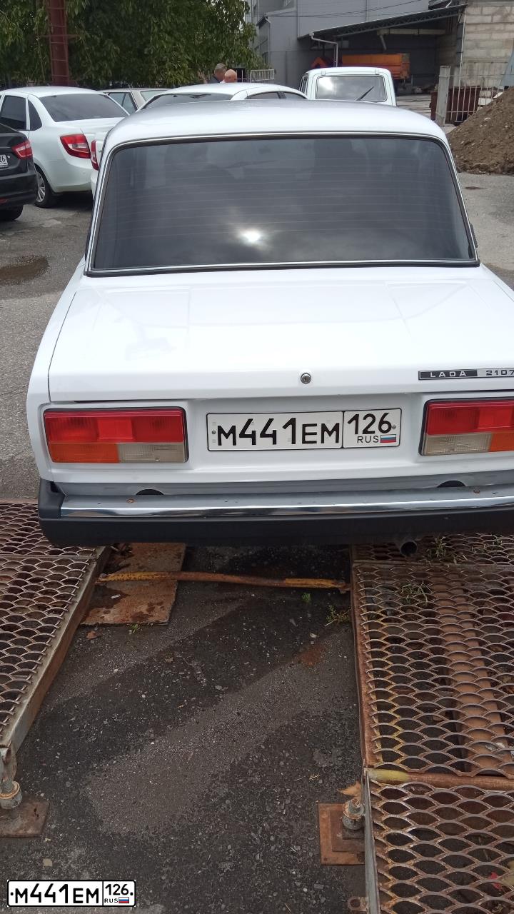 Фото автомобиля LADA 2107 LADA, 2009 — госномер М441ЕМ126. Цвет: ЯРКО-БЕЛЫЙ