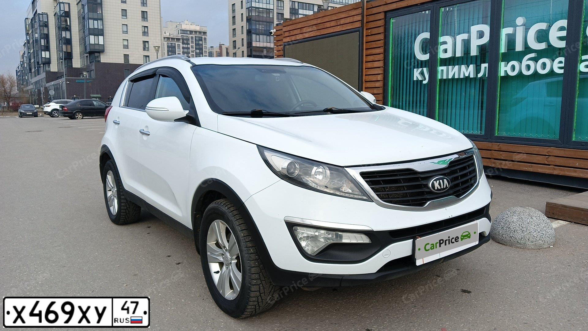 Фото автомобиля KIA SPORTAGE, 2013 — госномер А555ВР178. Цвет: Белый