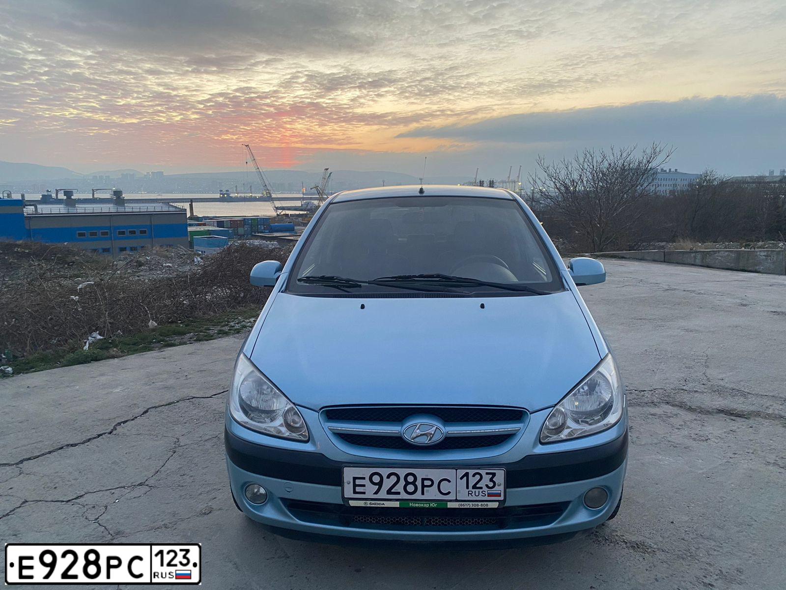 Фото автомобиля HYUNDAI GETZ, 2007 — госномер К323ЕН18. Цвет: голубой