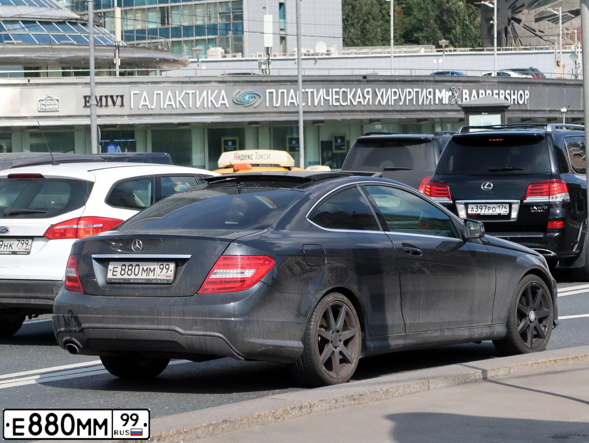 Фото автомобиля MERCEDES C-KLASSE, 2012 — госномер Е880ММ99. Цвет: ЧЕРНЫЙ